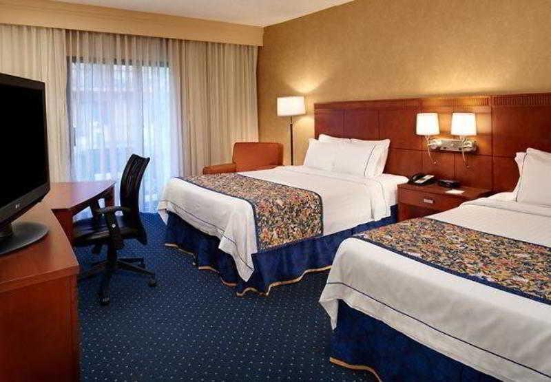 Courtyard Detroit Metro Airport Romulus Hotel Phòng bức ảnh